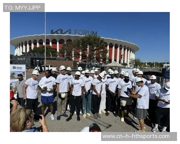 孙兴慜携快船定制球衣展现笑容梦幻联动引发球迷热议 孙兴慜携快船定制球衣展现笑容梦幻联动引发球迷热议