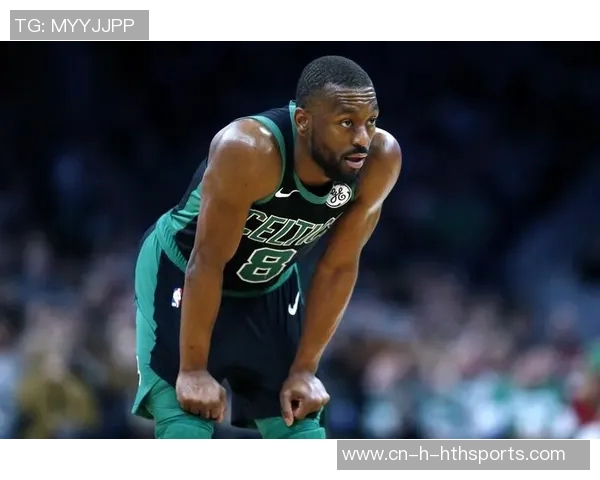 老哥你又胖了美记与绿军传奇安东尼沃克合影引发热议 老哥你又胖了美记与绿军传奇安东尼沃克合影引发热议